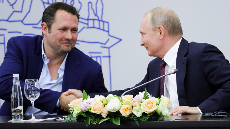 Hyperloop Transportation Technologies co-founder Dirk Alhorn shaking hands with Putin. Did someone say large pool of institutional capital?